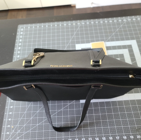 Michael kors black zip top tote fits 13" laptop gold hardware smooth leather - Picture 4 of 16